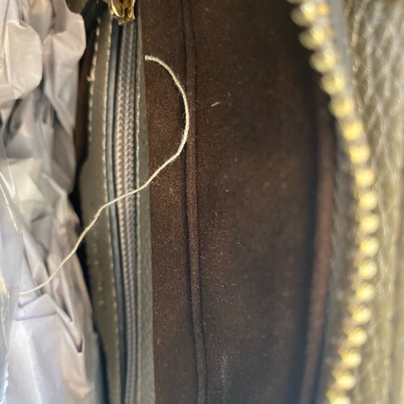 Galian Olive Handbag With Tassell - Picture 9 of 9